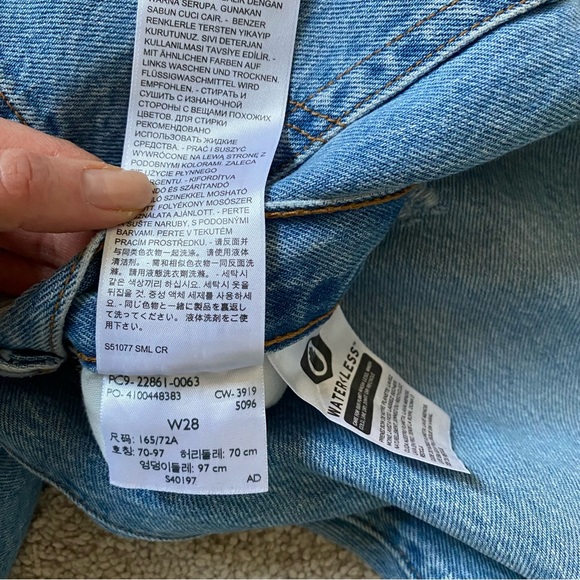 Levi's Premium High Rise Wedgie Denim Jean Size 28 . Like new - Picture 15 of 15